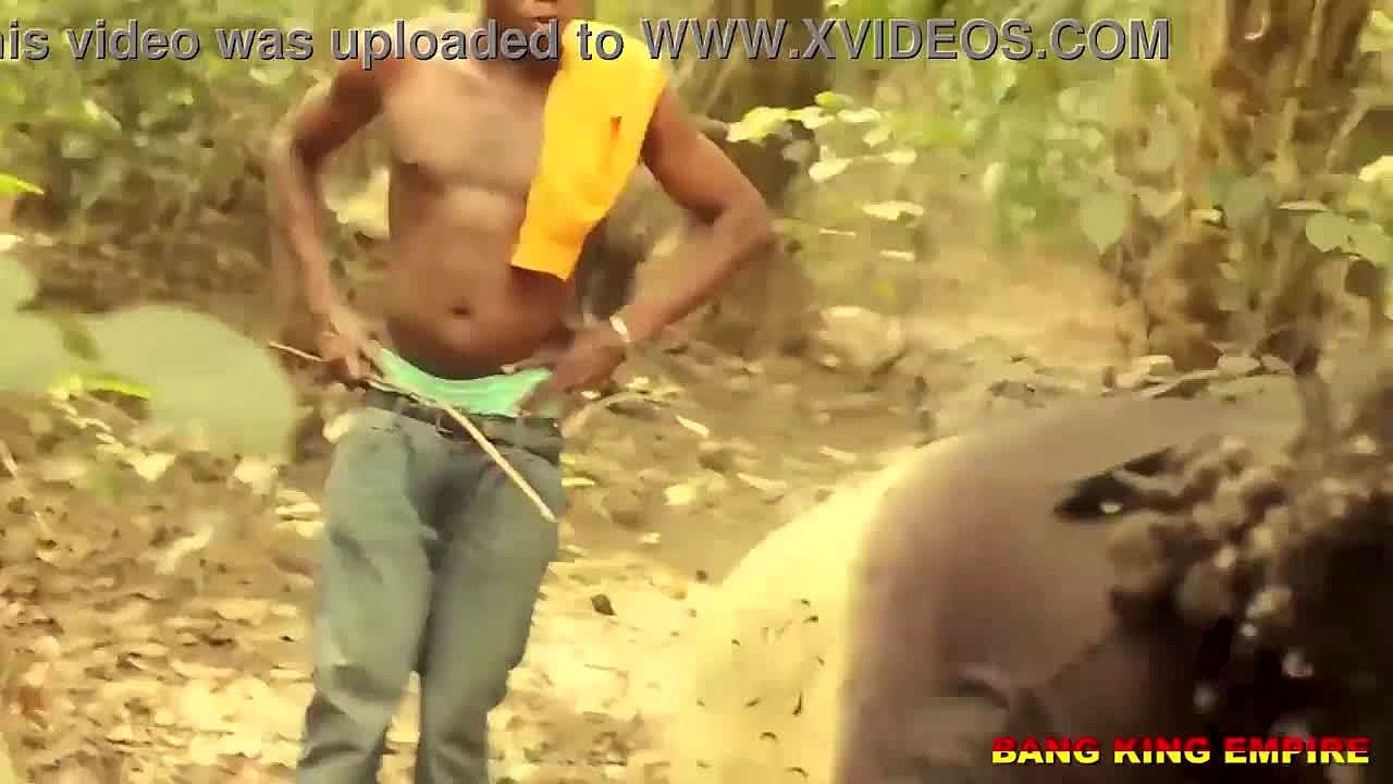 Virtaava jakso söpöstä lihavasta hottiesta, joka rakastaa yoruba-tietokylän hustlerin omistamaa katubussijaa pusikossa