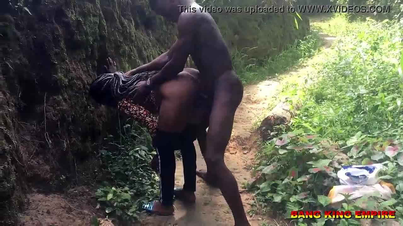 Jossain Afrikassa - rakkauden tekeminen on laillista - löydä, mitä tämä rakkauden narkkari teki hänelle, kun seksipommi palasi katolta isoäitinsä kanssa