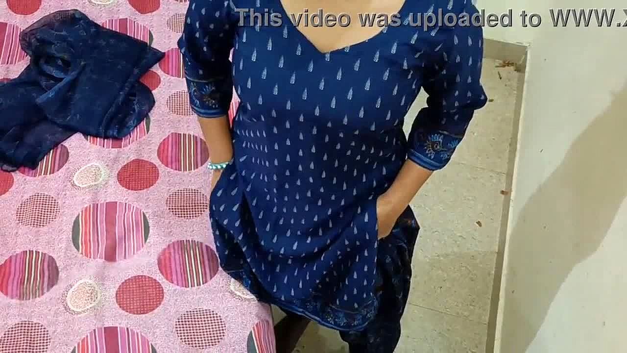 En attenårig indisk desi landsby-stedsøster havde sin første smertefulde seksuelle omgang med sin stedbror med nøjagtig hindi-lyd / TUBEV.SEX da Foto