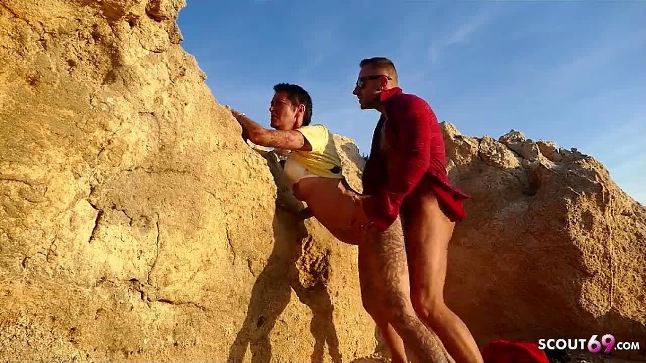 Saksalainen amatööri MILF pettää rakastajaansa tuntemattoman kanssa rannalla hq alastonkuva